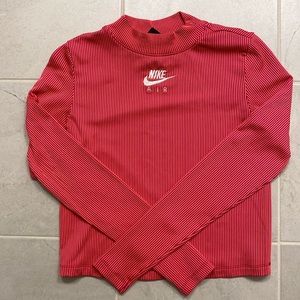 Women’s Nike long sleeved cropped athletic shirt (Small)